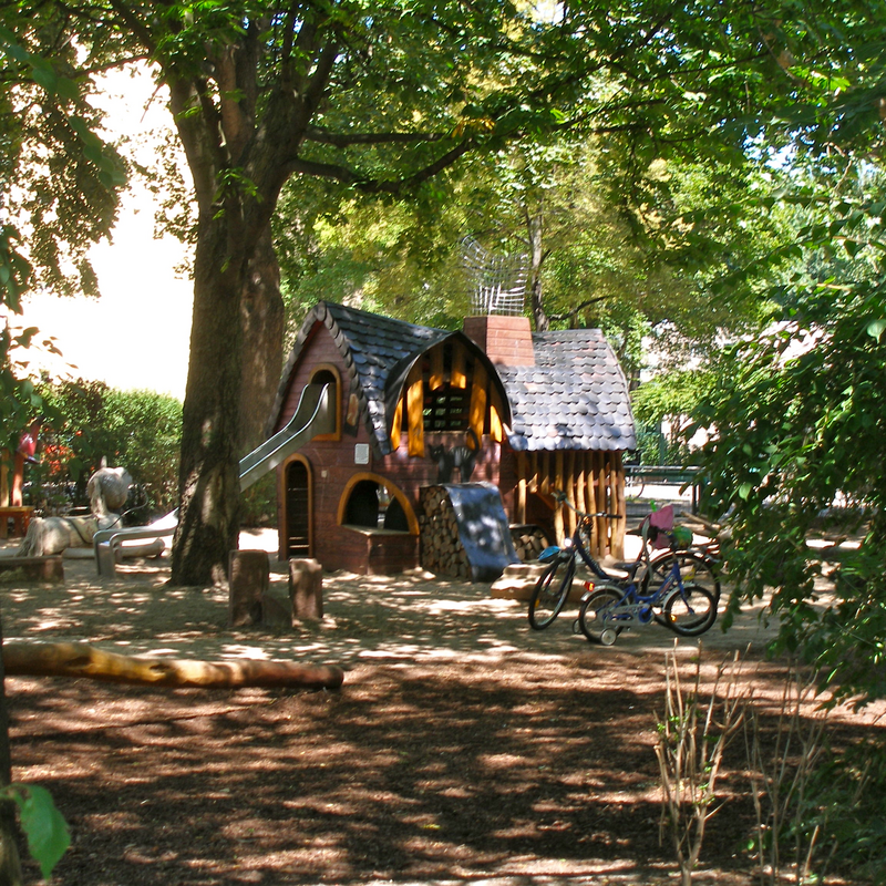 Spielhaus Kleine Hexe nach Otfried Preußler