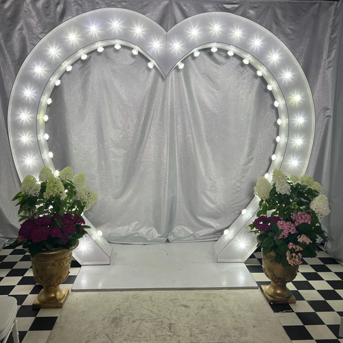 XXL Leuchtherz mieten I perfekte Bilder vom Brautpaar im Herz