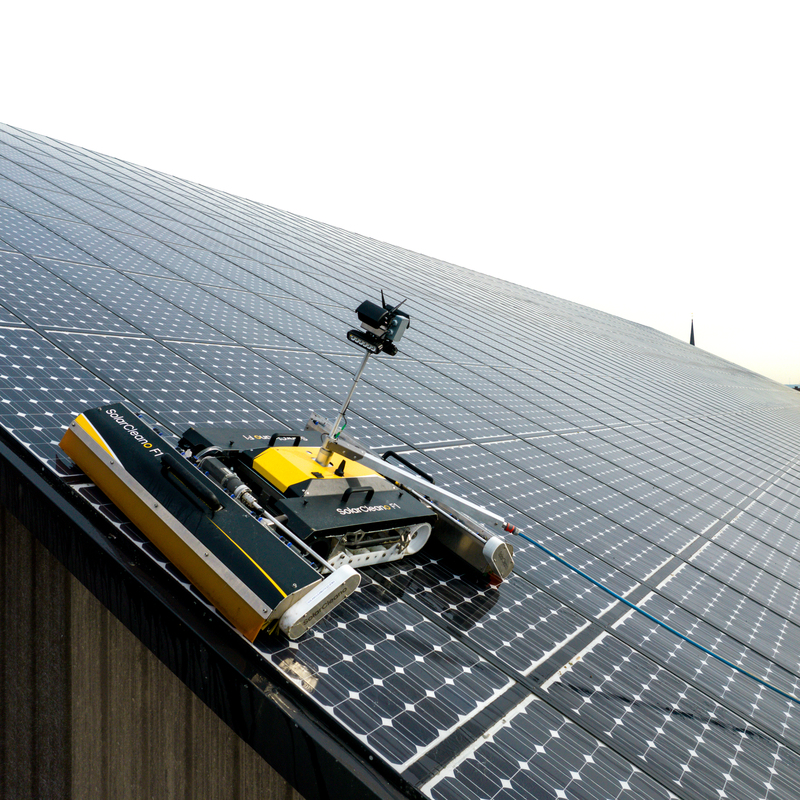 Solarreinigung mit Roboter