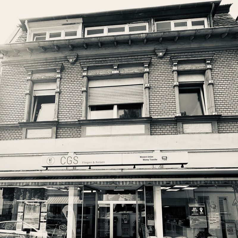 VERKAUFT:
WohnGeschäftshaus_Bonn_BadGodesberg_KleinOsterberg
