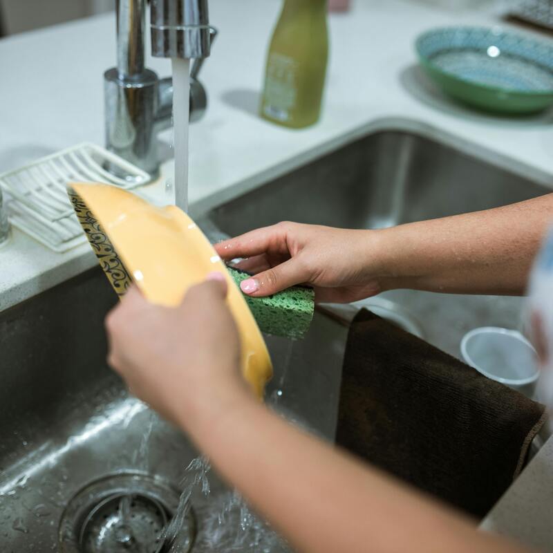 Dishwashing Safety
Even treated tap water can contain trace contaminants like chlorine, lead, or PFAS, which may leave residue on dishes and impact cleanliness and long-term exposure.