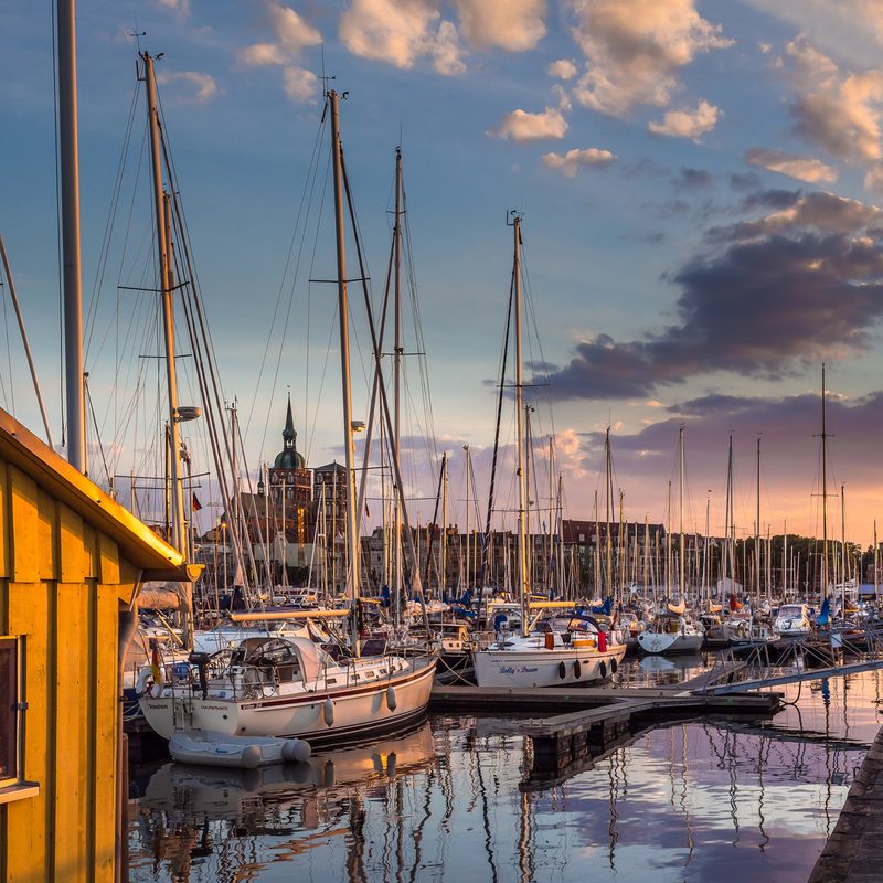 City Marina mit Segelyachten