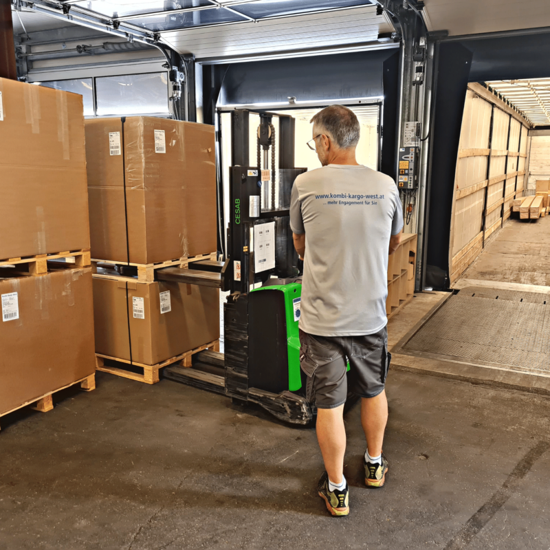 Kombi Kargo West  Int. Spedition & Logistik GmbH Salzburg - Verladung