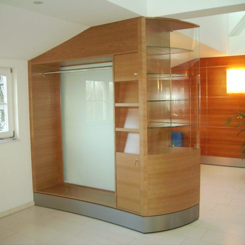 Garderobe-Raumtrenner