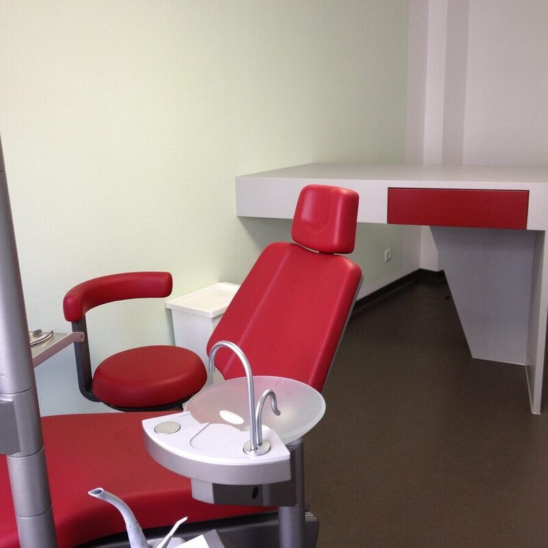 Zahnarzt - Behandlungseinheit1