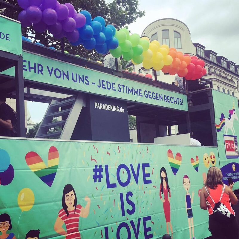 Ballongirlande bestellen für den CSD Truck