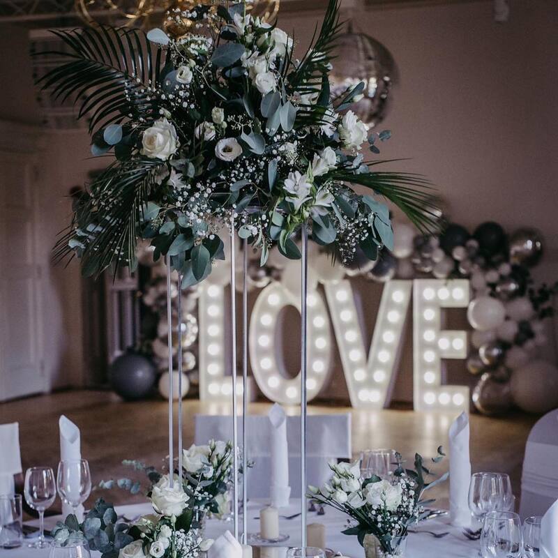 Love Leuchtbuchstaben als Hochzeitsdeko bestellen