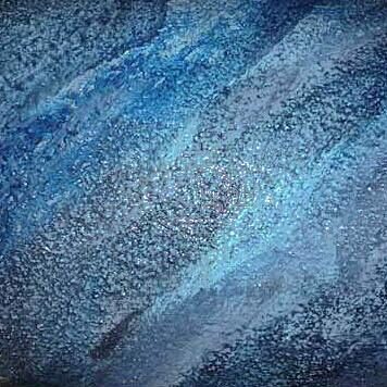 Blaue Wandlasur mit Glanzeffekt