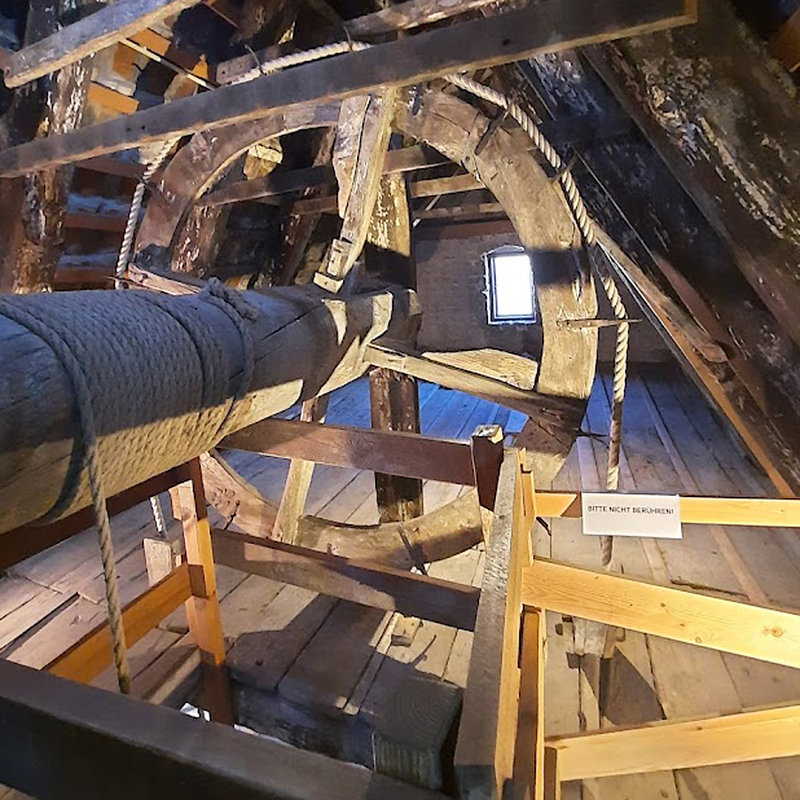 Das 700 Jahre alte Museumshaus gegenüber des Meeresmuseums