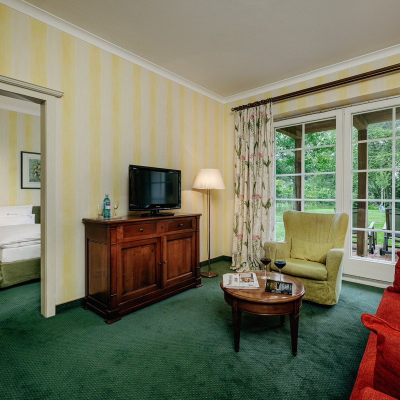 eine unserer Suiten im Landhaus mit Blick zur Werse
Foto: @ydosol