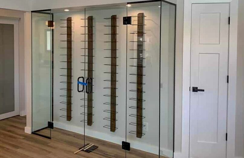 Glass cabinet with double laminated door