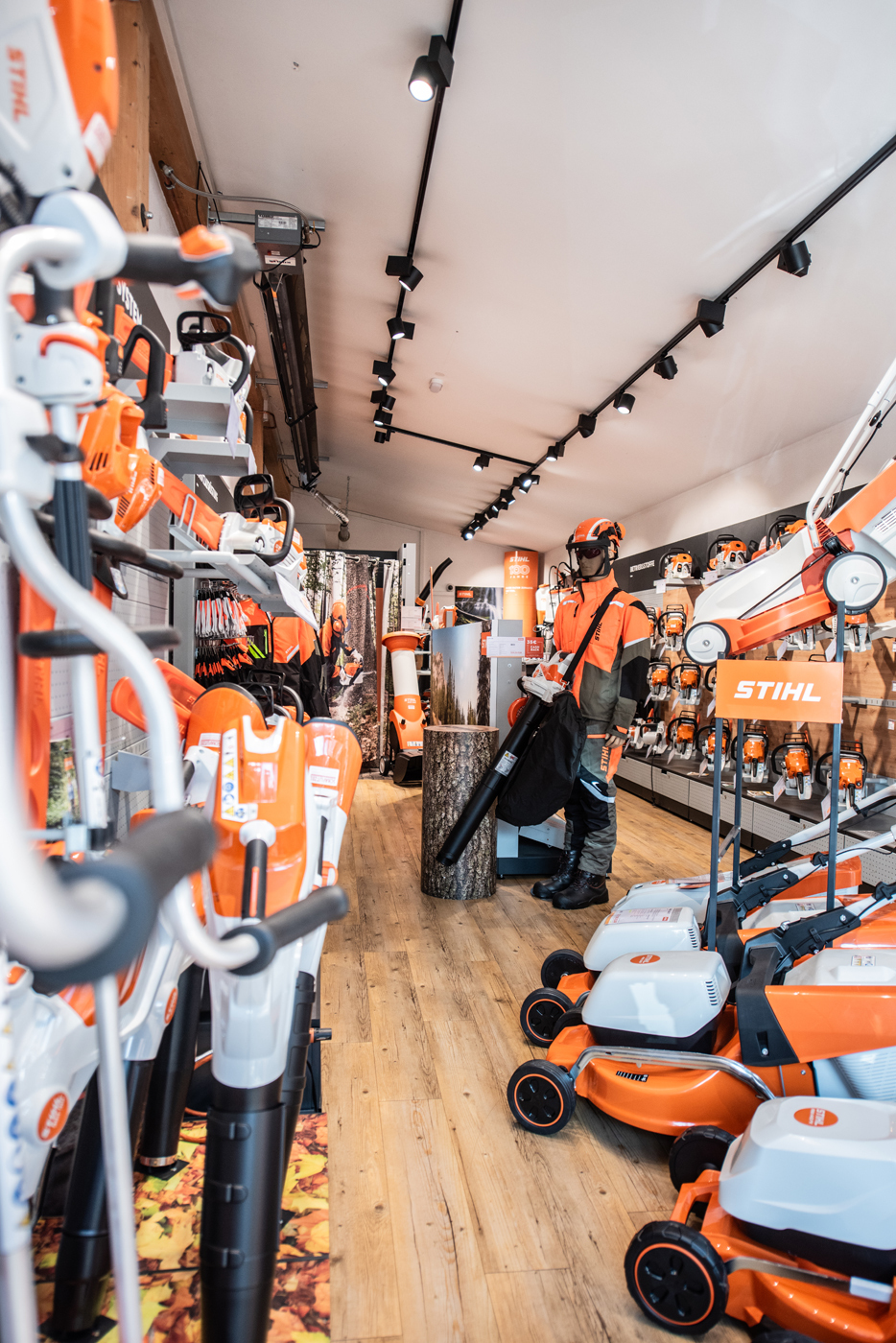Landtechnik Schaflitzel STIHL Verkaufsfläche-Bild3